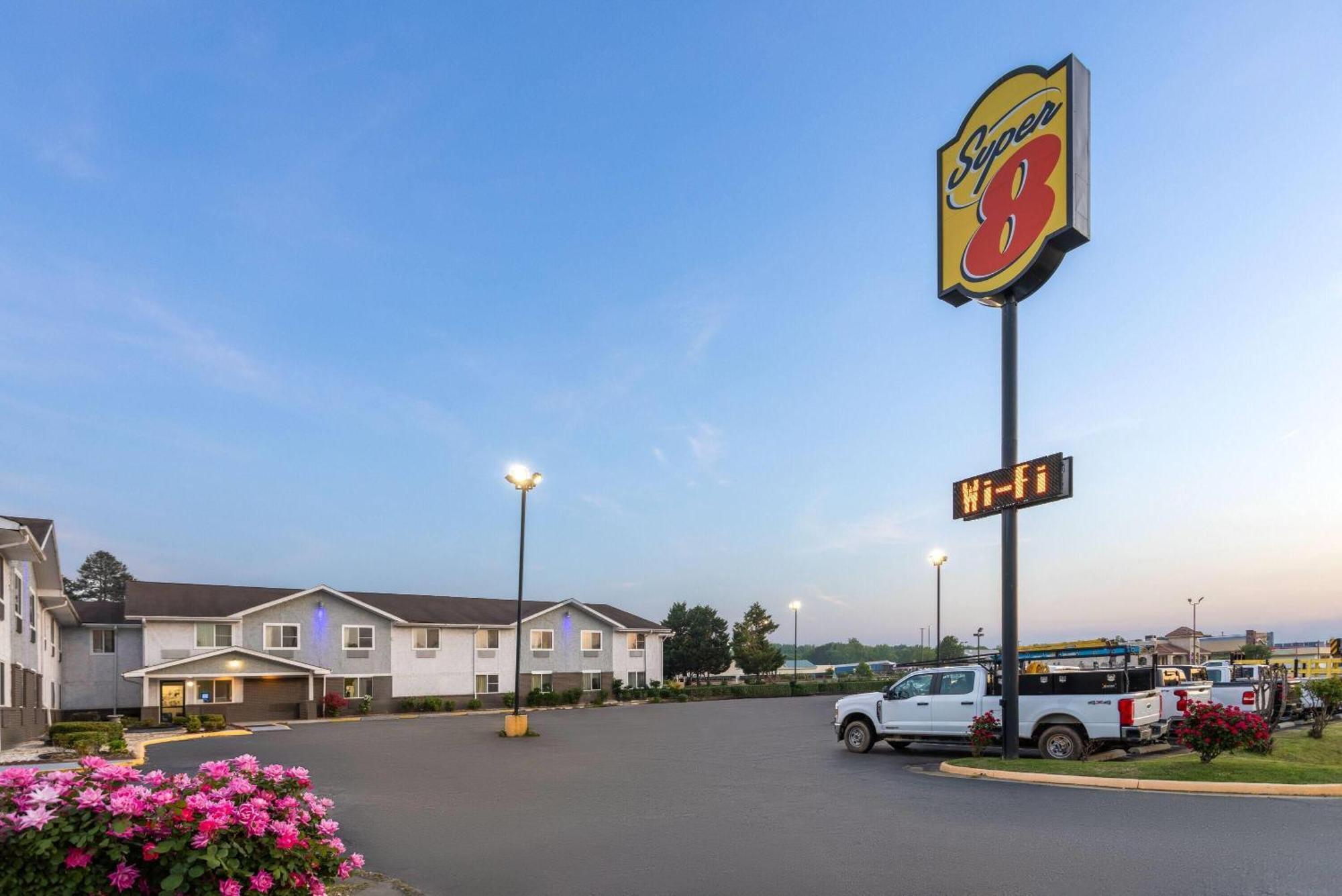 Super 8 By Wyndham South Boston Va Motel Exterior foto