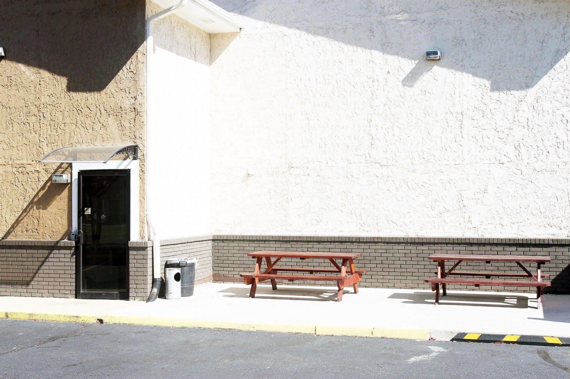 Super 8 By Wyndham South Boston Va Motel Exterior foto