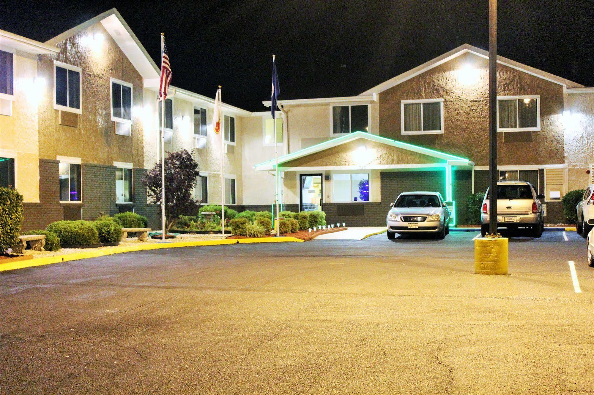 Super 8 By Wyndham South Boston Va Motel Exterior foto